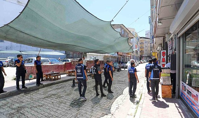 Van Büyükşehir zabıtası kaldırım işgali denetimi yaptı
