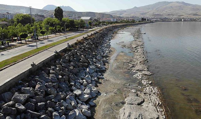 Van Gölü'nde çekilmeler ciddi boyuta ulaştı