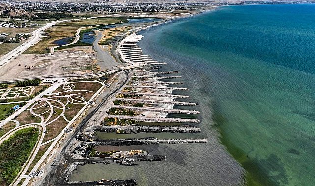 Van Gölü'nden 1 milyon 200 bin metreküp dip çamuru çıkartıldı