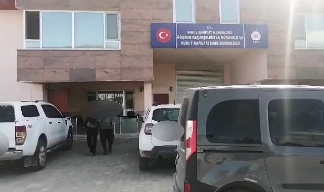 Van'da göçmen kaçakçılığı operasyonu: 3 tutuklama