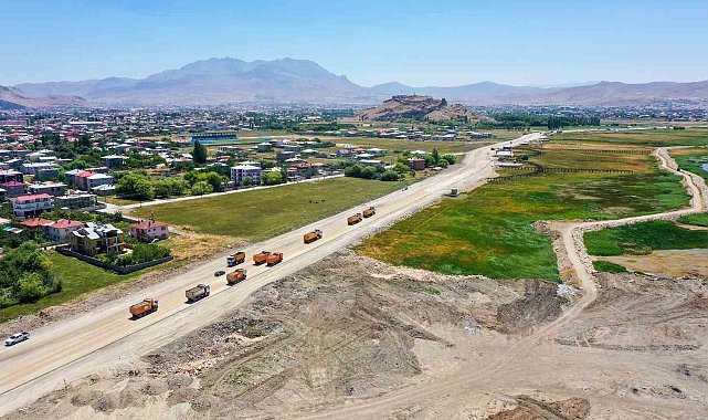 Van'daki sahil yolunda çalışmalar tüm hızıyla sürüyor