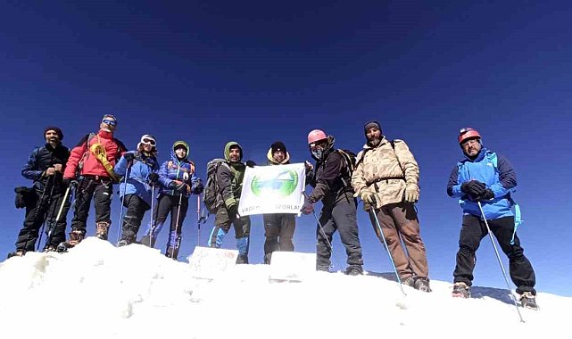 Vanlı dağcılar 11 günde 3 şehirde 3 zirve yaptı