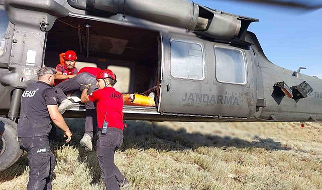 Yaralanan dağcı helikopterle kurtarıldı