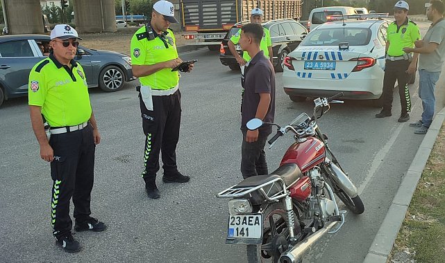 Yatarak motosiklet süren sürücüye ceza