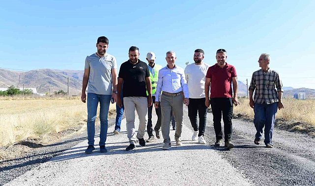 Yeşilyurt'ta kırsal mahallelerdeki yol çalışmalarına ağırlık verildi