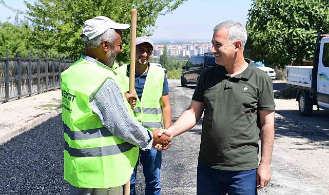 Yeşilyurt'ta yol çalışmaları hız kesmeden devam ediyor