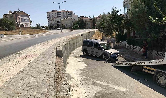 Yine aynı yer yine kaza: Korkudan evlerinin önünde oturamıyorlar