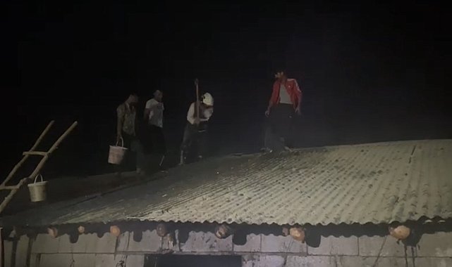 Yüksekova'da ahır yangını
