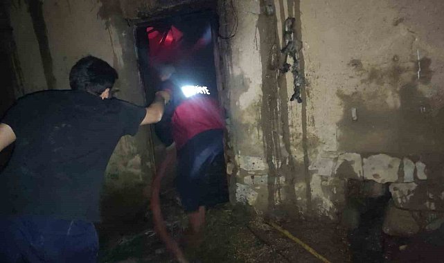 Yüksekova'da ahır yangını