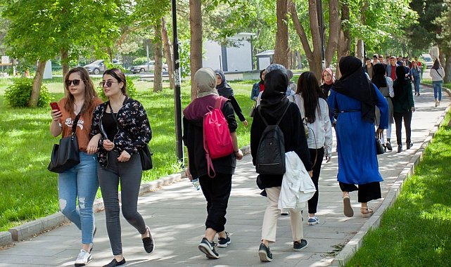 Yurt dışına üniversite imkanı diyerek dolandırıyorlar