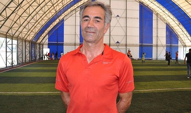 35 yıllık PTT çalışanı futbol sahalarına geri döndü