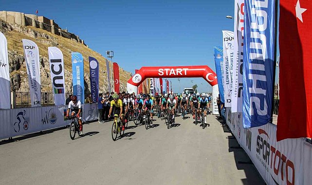 470 kilometrelik uluslararası bisiklet yarışı Van'dan start aldı
