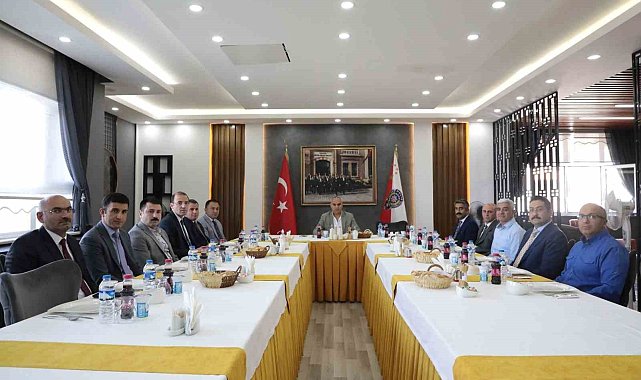 Ağrı Valiliği, kaymakamlara veda yemeği düzenledi