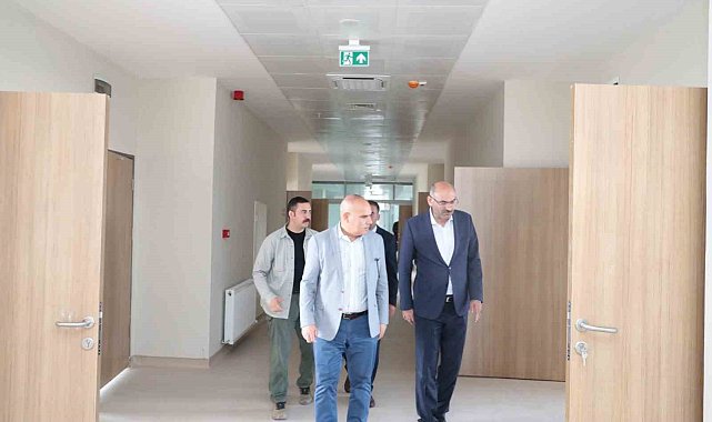 Ağrı Valisi Koç, sağlık ve turizm tesislerini gezdi