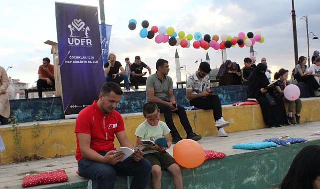 Ağrı'da çocuklar Kitap Okuma Günü'nü kutladı