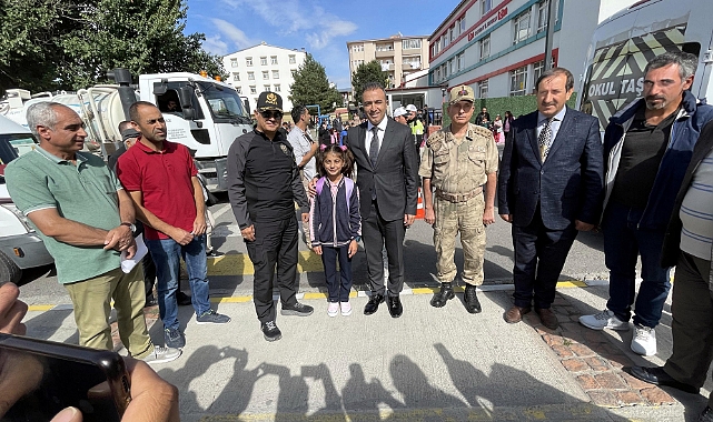 Ardahan Valisi Çiçek, okul servislerine yönelik denetimlere katıldı