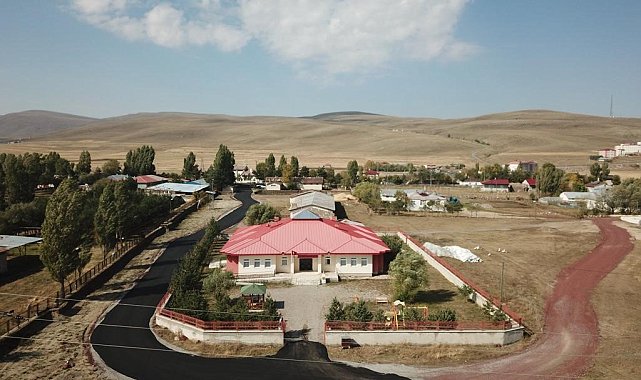 Ardahan Valisi Çiçek'ten Çıldır Anaokulu yoluna asfalt desteği