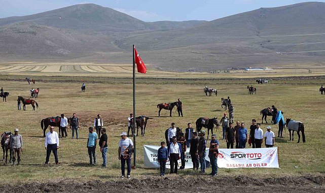 Ardahan'da 9. Rahvan At Yarışları yapıldı