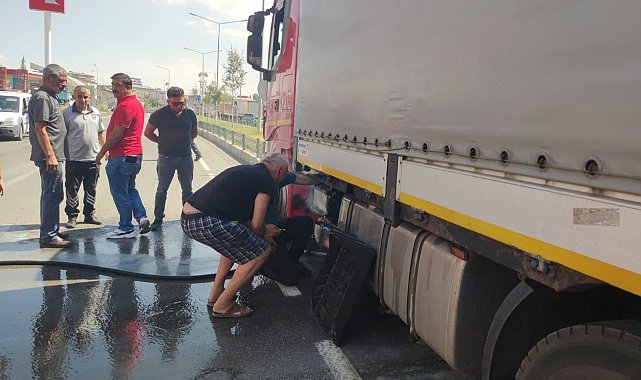 Aşkale'de tırdaki yangın esnafın dikkati sonucu önlendi