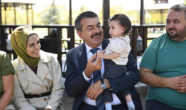 Bakan Tekin öğretmenlerle bir araya geldi