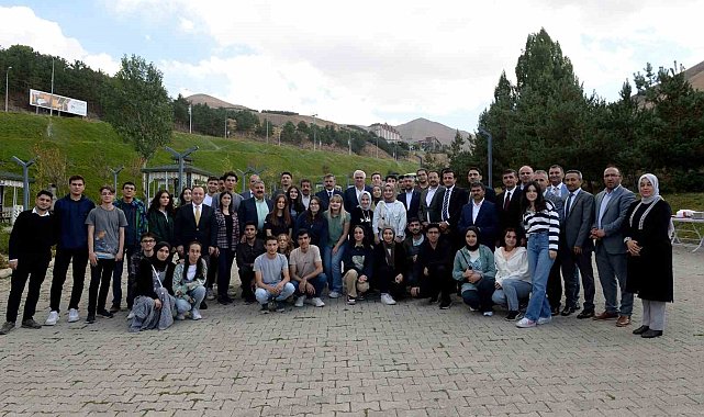 Başarılı öğrencilerle piknikte buluştular