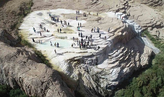 Başkale'nin yeni öğretmenleri travertenlere hayran kaldı