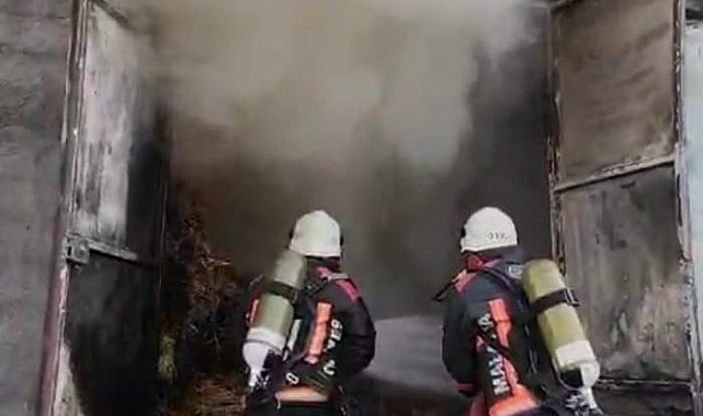 Battalgazi'de çıkan yangında tonlarca saman küle döndü