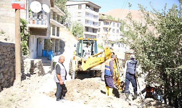 Belediye ekipleri arızaları gidermeye devam ediyor