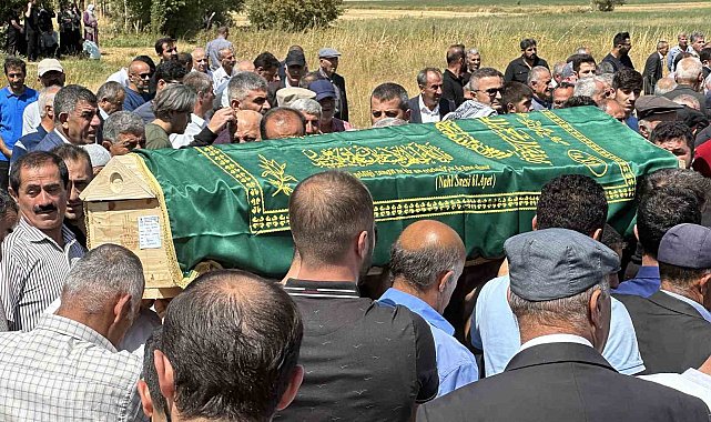 Bıçaklı saldırıya uğrayan BİM çalışanı Yüksekova'da toprağa verildi