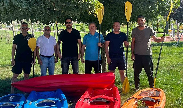 Bingöl'de sporculara kano ve yarış botu hediye edildi