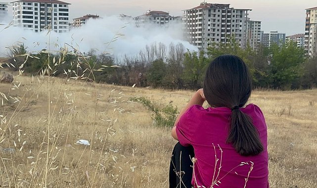 Bir yıl önce aldıkları evlerinin yıkımını gözyaşları içinde izlediler