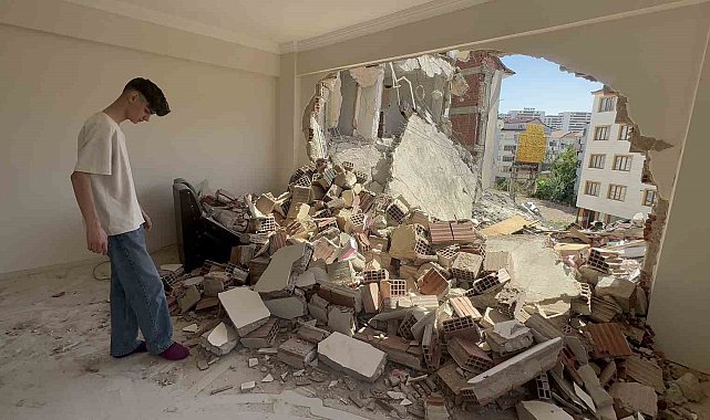 Böyle yıkım görülmedi: Hasarlı binayı yıkarken sağlam binaların duvarları yıkıldı