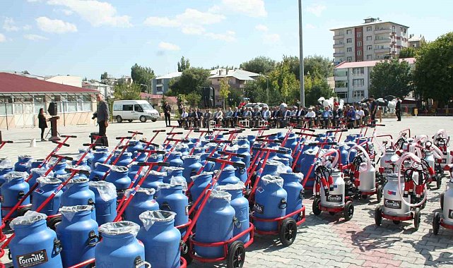 Bulanıklı çiftçilere ekipman desteği sağlandı