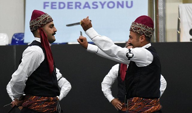 Büyükşehir'in Halk Oyunları Ekibi bölge grup birincisi oldu