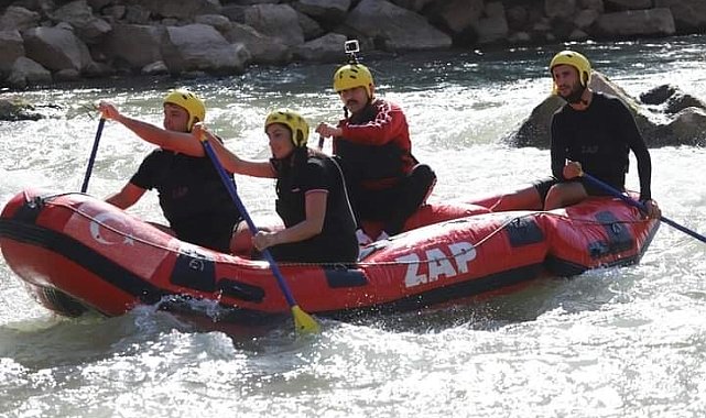 Çukurca'da rafting heyecanı devam ediyor