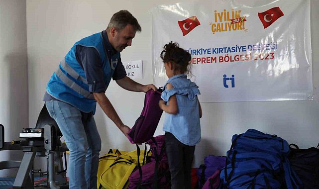 Deprem bölgesine 21 milyonluk kırtasiye yardımı