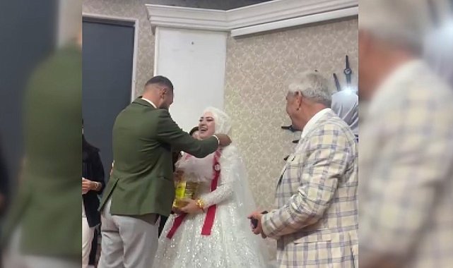 Düğünde geline altın yerine 5 litrelik Ayçiçek yağı takıldı