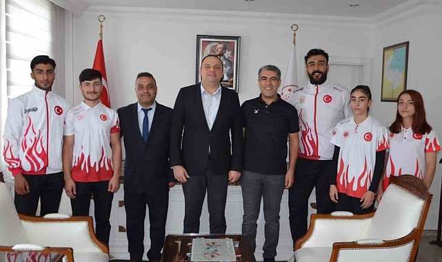 Dünya kupasına gidecek sporculardan Kaymakam Demir'e ziyaret