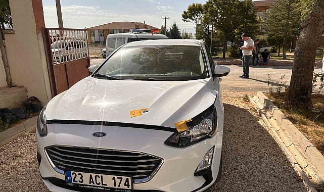 Elazığ'da belediye meclis üyesinin aracına silahlı saldırı