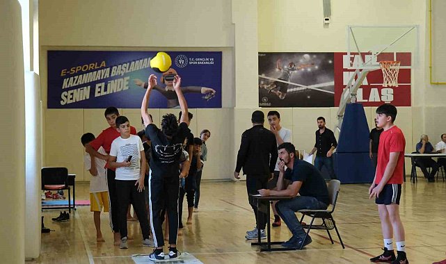 Erzincan'da güreş seçmeleri yapıldı