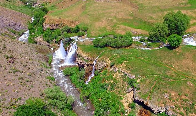 Erzincan'da Konarlı Şelalesi doğal güzelliğiyle ziyaretçilerini bekliyor