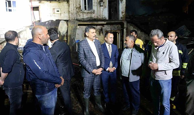 Erzurum Valisi Mustafa Çiftçi, 8 evin kül olduğu köyde incelemelerde bulundu