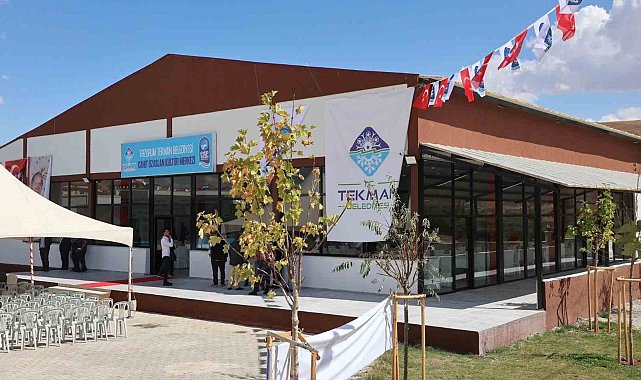Erzurum'da Cahit Özaslan Kültür Merkezi hizmete açıldı