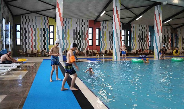 Erzurum'da çocukların aqua park eğlencesi