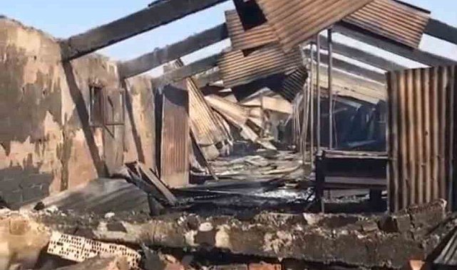 Eski Belediye Başkanına ait ahır yandı
