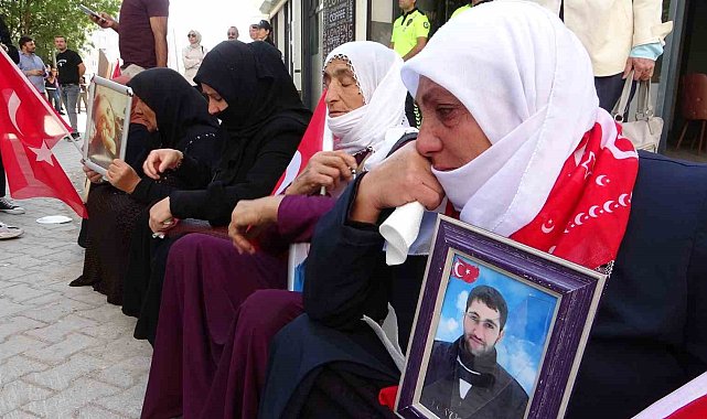 Evlat nöbetindeki anne Nazlı Sancar: "Kanımın son damlasına kadar HDP'nin kapısından ayrılmayacağım"