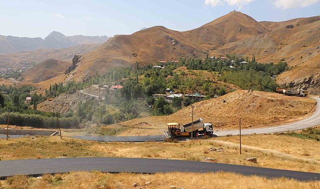 Hakkari Belediyesi asfalt startı verdi