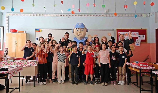 Hakkari polisinin eğitime desteği sürüyor