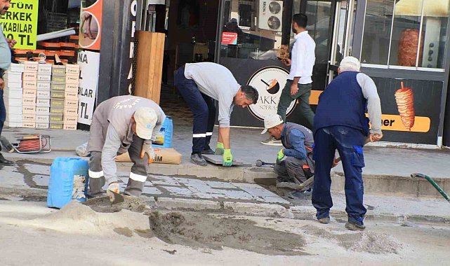 Hakkari'de kaldırımlar yenileniyor