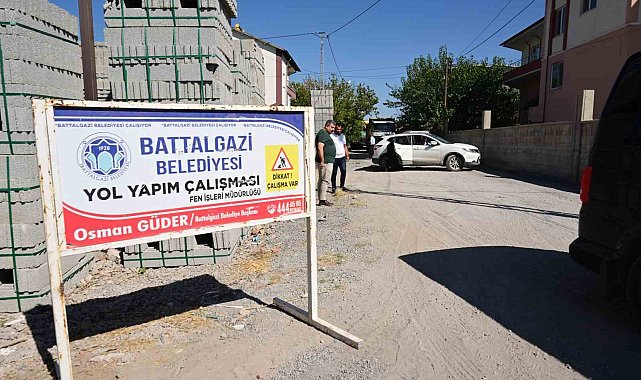 Hatunsuyu Mahallesi'ndeki yollarda asfalt çalışması